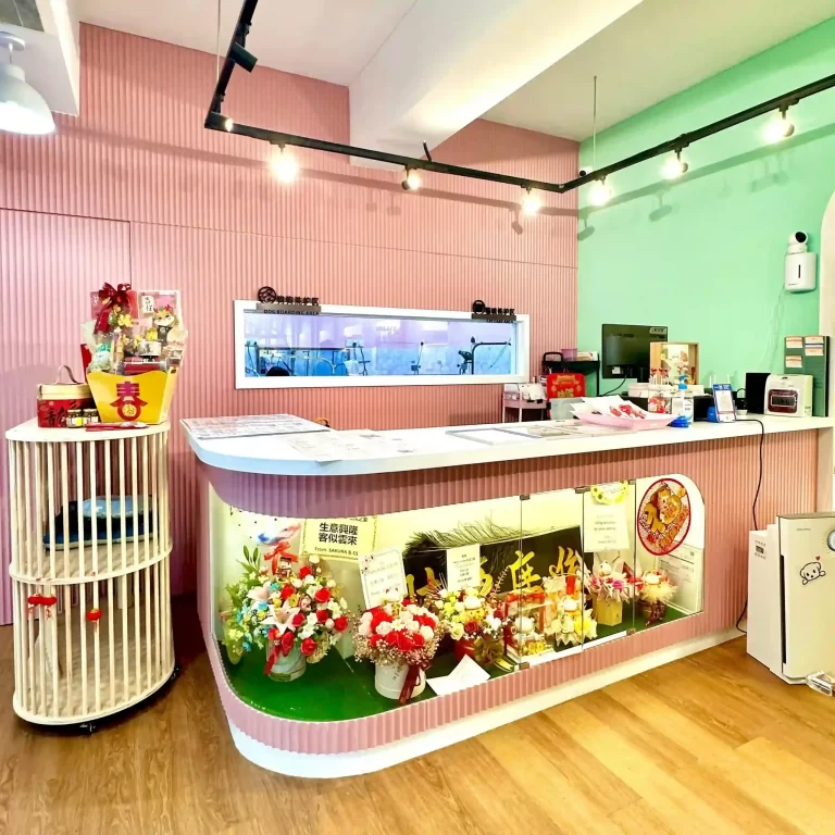 clean and cozy pet shop in Cheras