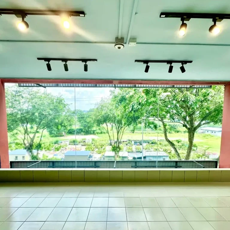 clean and cozy pet shop in Cheras